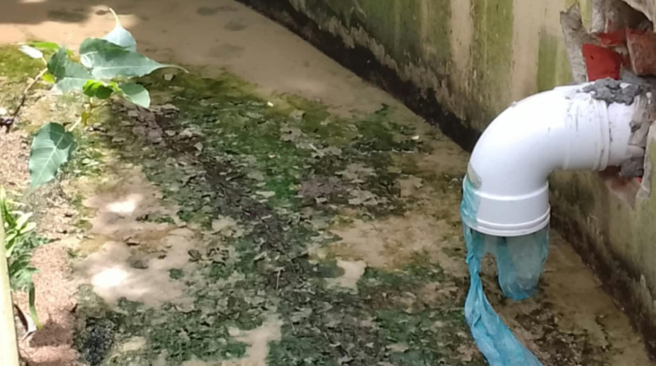 বন্দরে ওয়াসার সীমানা প্রাচীর ভেঙে ময়লার পাইপ স্থাপনের অভিযোগ জামাই-শ্বশুড়ের বিরুদ্ধে