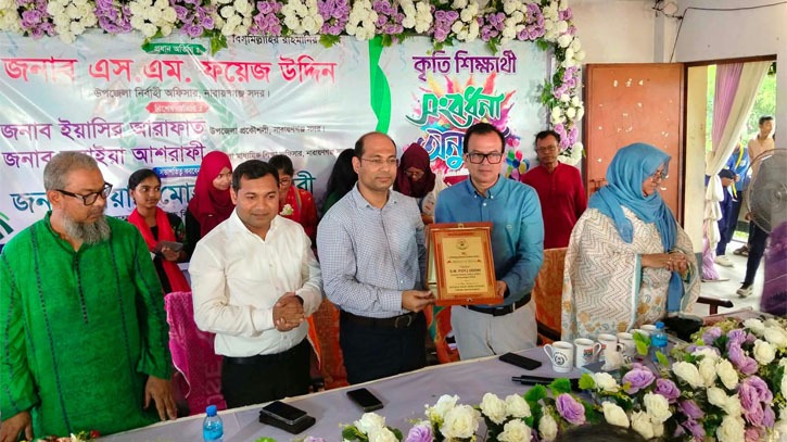 ফতুল্লা পাইলট উচ্চ বিদ্যালয়ে জিপিএ-৫ প্রাপ্ত শিক্ষার্থীদের সংবর্ধনা