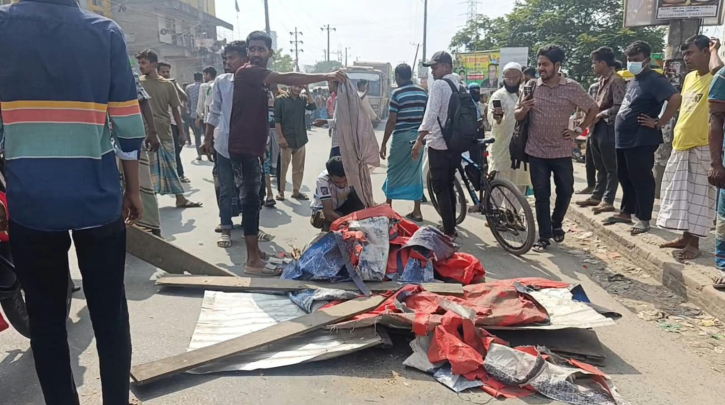 সিদ্ধিরগঞ্জে ঘন্টাব্যাপী ইজিবাইক চালকদের সড়ক অবরোধ, ভোগান্তি