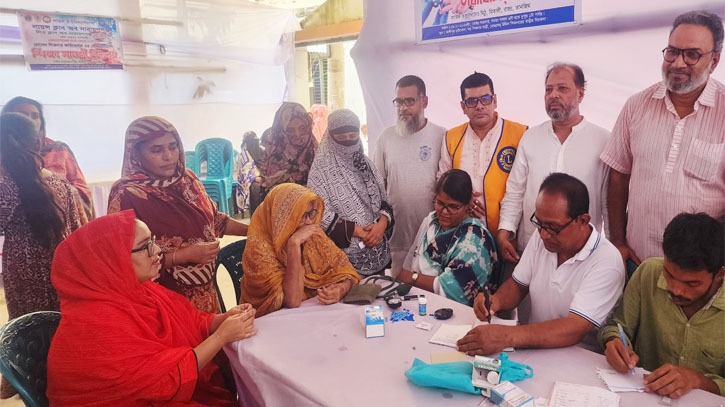 কাশীপুরে ৫ রোগীকে বিনামূল্যে চিকিৎসা সেবা দিলো লায়ন্স ক্লাব