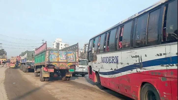 ঢাকা-সিলেট মহাসড়কের রূপগঞ্জ অংশে ৩ কিলোমিটার যানজট