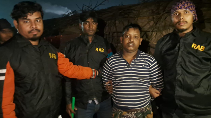 না:গঞ্জে হাদির হত্যাচেষ্টাকারীর সহযোগী দাঁতভাঙা কবির গ্রেপ্তার