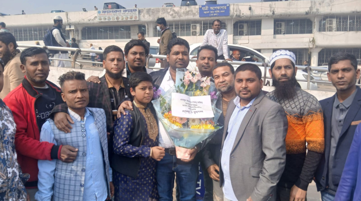 দেশে ফিরলেন রুপগঞ্জের বিএনপি নেতা আনু সাউদ