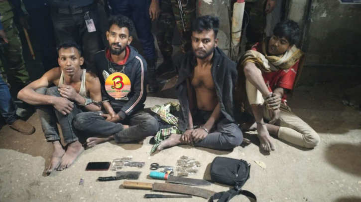 মাসদাইরে যৌথ বাহিনীর অভিযান, ৪ মাদক বিক্রেতা গ্রেফতার