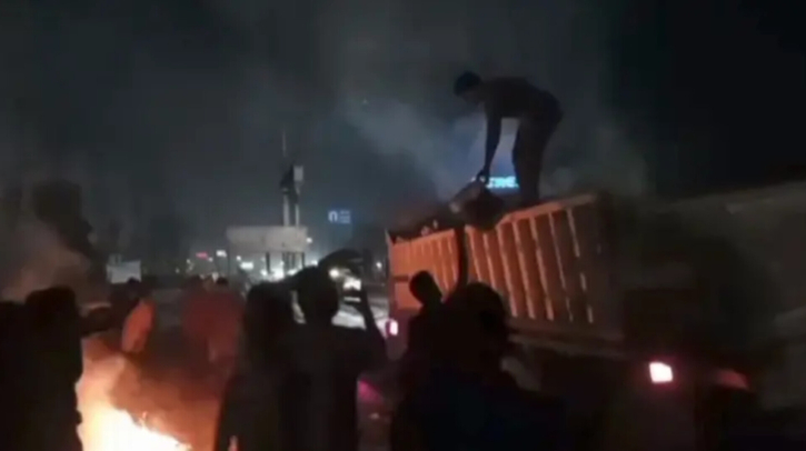 সোনারগাঁয়ে চলন্ত ট্রাকে আগুন