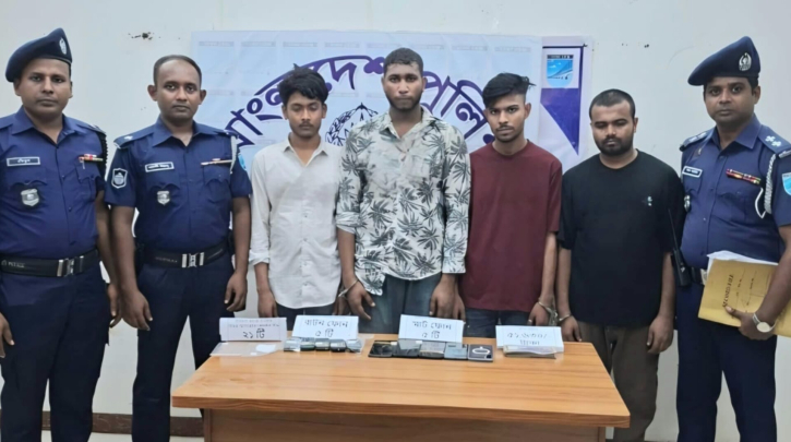বন্দরে অনলাইন প্রতারণা চক্রের ৪ সদস্য গ্রেফতার