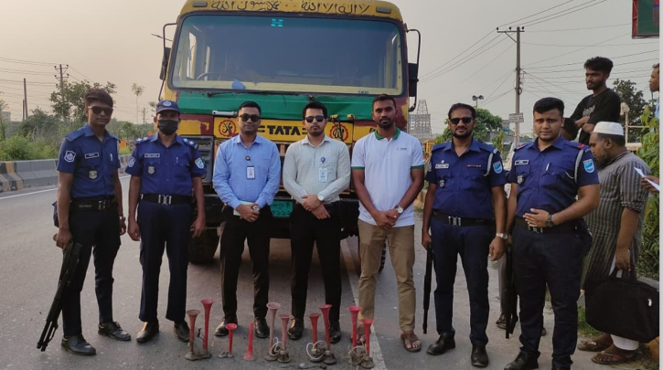 নারায়ণগঞ্জে শব্দ দূষণের অভিযোগে ৪ যানবাহনকে জরিমানা ও হর্ণ জব্দ