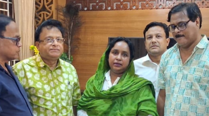 কারামুক্ত হয়ে চুনকা কুঠিরে আইভী,  বিচার বিভাগ ও সরকারের প্রতি কৃতজ্ঞতা প্রকাশ