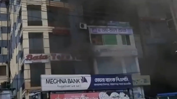 সোনারগাঁয়ে শপিংমলে অগ্নিকান্ড, ২০ লাখ টাকার ক্ষতি
