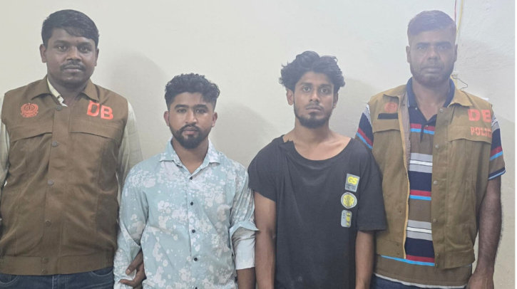 রুপগঞ্জের শীর্ষ সন্ত্রাসী শুটার রিয়াজের দুই সহযোগী গ্রেপ্তার