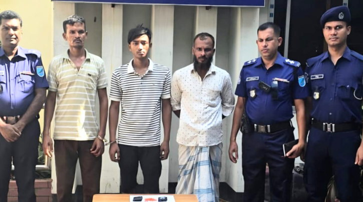 রূপগঞ্জে ৪০০ পিস ইয়াবাসহ তিন মাদক ব্যবসায়ী গ্রেপ্তার রূপগঞ্জে ৪০০ পিস ইয়াবাসহ তিন মাদক ব্যবসায়ী গ্রেপ্তার