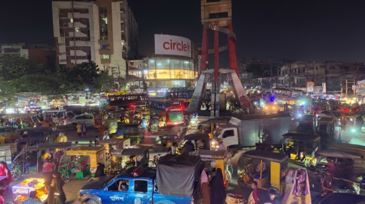 সন্ধ্যা নামলেই স্থবির নগরী: চাষাঢ়ায় চরম বিশৃঙ্খলা ও ভোগান্তি
