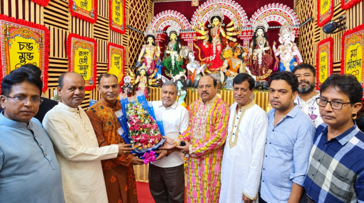পূজামণ্ডপ পরিদর্শনে আনিসুল ইসলাম সানি