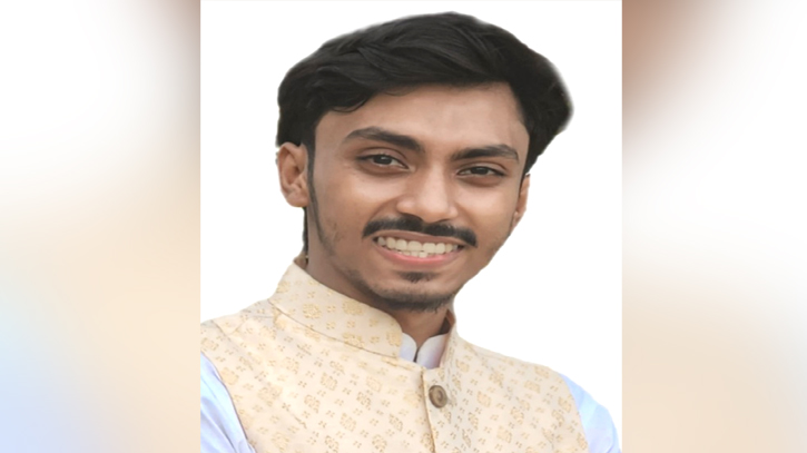 পবিত্র ওমরাহ পালনে সৌদি গেলেন প্রভাত