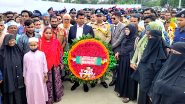 দেশের প্রথম জুলাই শহীদ স্মৃতিস্তম্ভে সর্বস্তরের মানুষের শ্রদ্ধা  