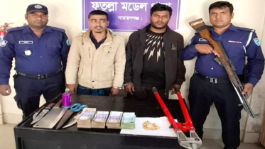 ফতুল্লায় নগদ টাকা ও ডাকাতির মালামালসহ দুই ডাকাত গ্রেফতার