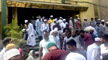 রমজানের প্রথম জুম্মায় ফতুল্লার মসজিদগুলোতে উপচে পড়া ভীড়