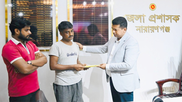 সিদ্ধিরগঞ্জে বিষ্ফোরণে দগ্ধ হতাহতদের পরিবারের পাশে জেলা প্রশাসক   