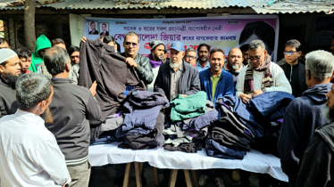সাবেক কাউন্সিলর শকুর উদ্যোগে শীতবস্ত্র জ্যাকেট বিতরণ