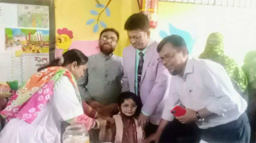 টাইফয়েড টিকাদান কার্যক্রম পরিদর্শনে সিভিল সার্জন মশিউর রহমান 