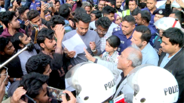 নারায়ণগঞ্জে স্বরাষ্ট্র উপদেষ্টাকে ঘিরে শিক্ষার্থীদের বিক্ষোভ