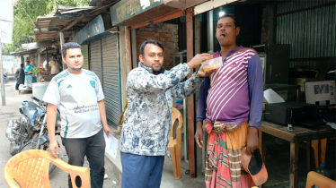 অ্যাড. সাখাওয়াতের মনোনয়নে কাজলের মিষ্টি বিতরণ  