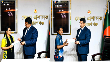 দরিদ্র দুই প্রমিলা ফুটবলারের পাশে দাড়ালেন ডিসি জাহিদুল 