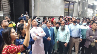 সিদ্ধিরগঞ্জে ভূমিকম্পে ক্ষতিগ্রস্থ ভবন পরিদর্শন করলেন ডিসি