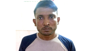 ফতুল্লায় আন্তঃজেলা যানবাহন চোর চক্রের মূলহোতা সহযোগীসহ গ্রেপ্তার