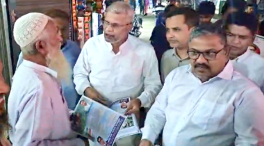 সিদ্ধিরগঞ্জে মামুন মাহমুদের নির্দেশে ৩১ দফার লিফলেট বিতরণ