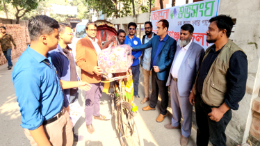 অসহায় রিকশাচালক পরিবারের মুখে হাসি ফোটালো না’গঞ্জ বসুন্ধরা শুভসংঘ