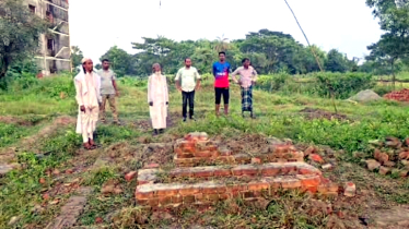 রূপগঞ্জে মাজার ভেঙ্গে মালামাল লুট, লাশ তুলে নেয়ার চেষ্টার অভিযোগ