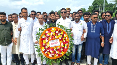 জুলাই গণঅভ্যুত্থান দিবসে স্মৃতিস্তম্ভে মহানগর যুবদলের পুষ্পস্তবক