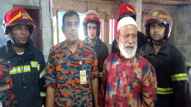 চাষাঢ়ায় শহীদ জিয়া হলে অগ্নিকাণ্ড 