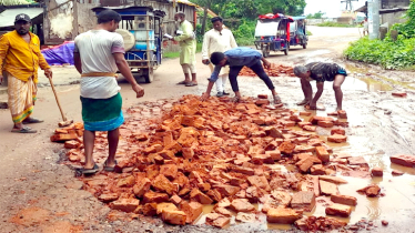 বৃষ্টিতে ক্ষতিগ্রস্থ মিনারবাড়ি-লাঙ্গলবন্দ সড়কের ৬টি পয়েন্টে সংস্কার