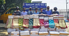 ফতুল্লায় ৮৫ লাখ টাকার ভারতীয় শাড়িসহ দুই পাচারকারী আটক