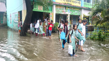 রূপগঞ্জে অল্প বৃষ্টিতেই তলিয়ে যায় স্কুলের মাঠ এবং শ্রেণিকক্ষ
