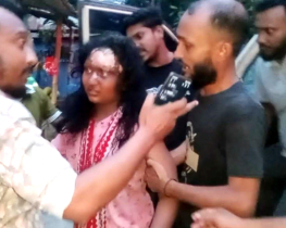 আড়াইহাজারে মেয়েকে বাঁচাতে গিয়ে মায়ের মৃত্যু আড়াইহাজারে মেয়েকে বাঁচাতে গিয়ে মায়ের মৃত্যু