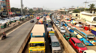 সাইনবোর্ড থেকে মেঘনা টোল প্লাজা ১৫ কিলোমিটার তীব্র যানজটে ভোগান্তি