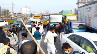 ওসমান হাদীর হত্যার বিচার দাবিতে সাইনবোর্ডে ব্লকেড
