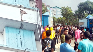 রূপগঞ্জে গার্মেন্টসে ‘ভূমিকম্পের  ফাটল’ আতঙ্ক, ছুটি ঘোষণা