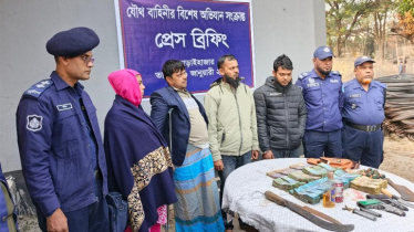 আড়াইহাজারে অস্ত্র, ইয়াবা ও বিপুল টাকা উদ্ধার, গ্রেপ্তার ৪