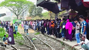 না:গঞ্জ-ঢাকা রুটে হঠাৎ ট্রেন চলাচল বন্ধ, ঈদে যাত্রীদের দুর্ভোগ