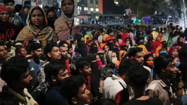 খাবার শেষে ফিরে এসে ফ্যাক্টরি তালাবদ্ধ, বকেয়া বেতনের দাবিতে শ্রমিকদের বিক্ষোভ