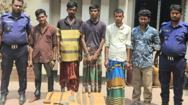 রূপগঞ্জে ডাকাতির প্রস্তুতিকালে ৫ ডাকাত গ্রেপ্তার, বাসসহ অস্ত্র উদ্ধার