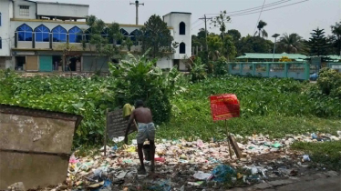 ঘারমোড়ায় ময়লার স্তূপ, মশার অভয়ারণ্য স্বাস্থ্যঝুঁকিতে এলাকাবাসী