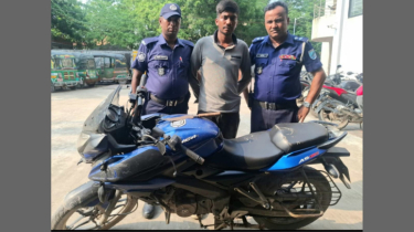 ফতুল্লায় মোটরসাইকেলসহ ছিনতাইকারী গ্রেফতার