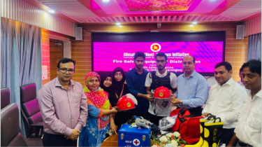 সদর উপজেলা প্রশাসনের পক্ষ থেকে  ফায়ার সেফটি সরঞ্জাম বিতরণ