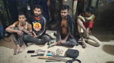 মাসদাইরে যৌথ বাহিনীর অভিযান, ৪ মাদক বিক্রেতা গ্রেফতার