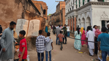 সোনারগাঁয়ের পর্যটনকেন্দ্রগুলোতে দর্শনার্থীর উপচে পড়া ভীড়